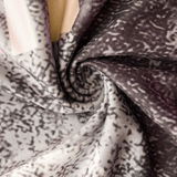 Camisola geométrica Kendra com fecho elegante