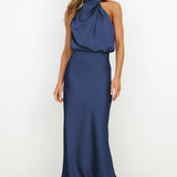 Carla | Vestido longo de cetim com decote halter