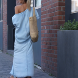 Conjunto feminino Denim com top assimétrico e saia longa