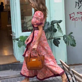 Mara - Vestido elegante com mangas bufantes e saia assimétrica