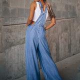 Macacão Jeans com Bolsos Soltos