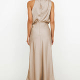 Carla | Vestido longo de cetim com decote halter