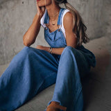 Macacão Jeans com Bolsos Soltos