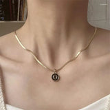 Colar Aura - Colar de Letra em Ouro de 18K