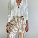 Conjunto Helena sofisticado com camisa leve e calças estampadas