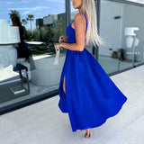 Vestido feminino com alças finas e fenda alta