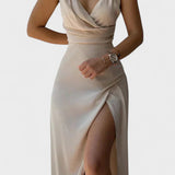 Valentina - Vestido de cetim com decote