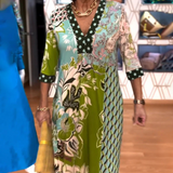 Amália - Vestido com decote em V, fenda e estampado vintage