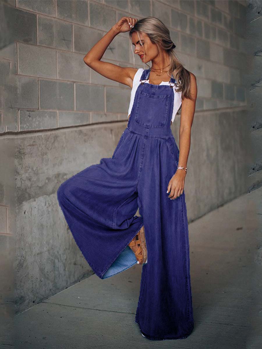 Macacão Jeans com Bolsos Soltos