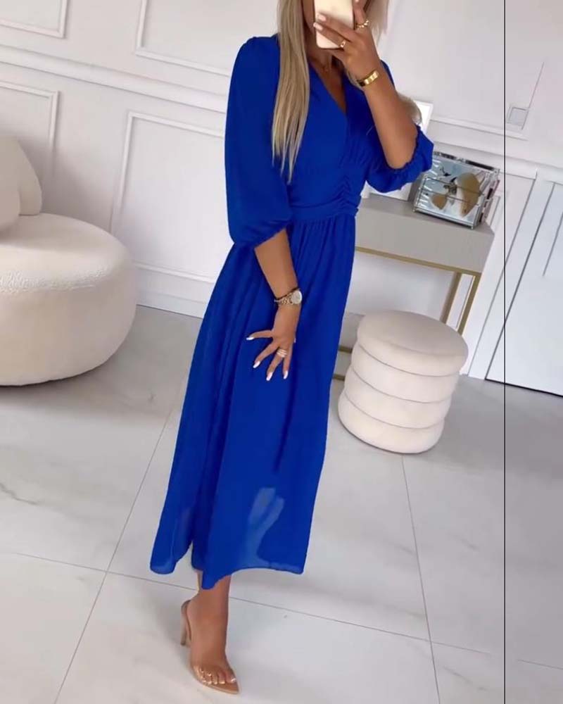 Andreia - Vestido Elegante com Decote em V