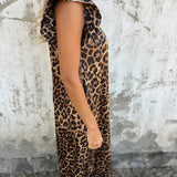 Carla - Macacão Estampado de Leopardo e Bolsos Frontais