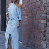 Conjunto feminino Denim com top assimétrico e saia longa