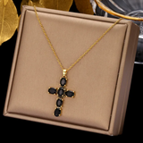 Cruz Noir - Colar em Ouro 18 quilates com uma cruz em cristal negro
