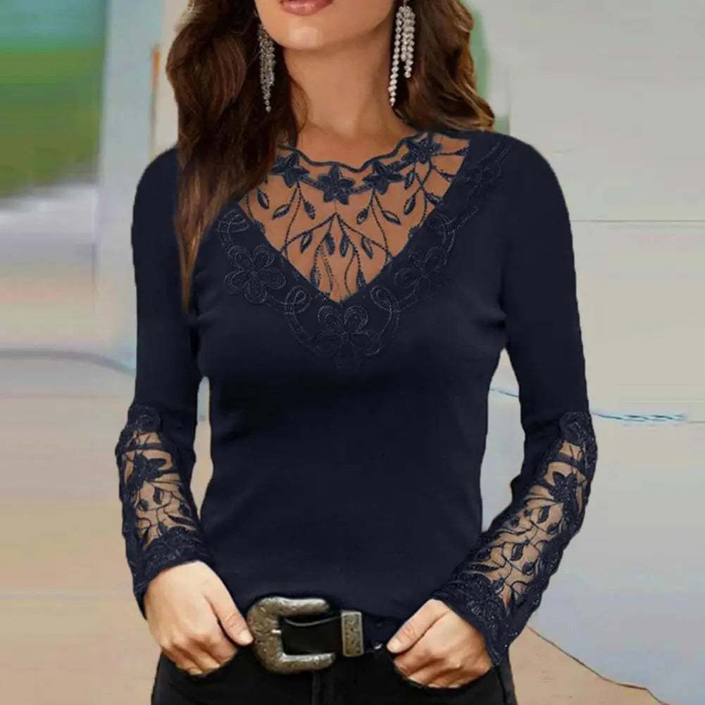 Ketty | Blusa de Renda com Decote em V