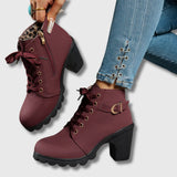 Botas Claire com Salto Médio e Detalhe Dourado