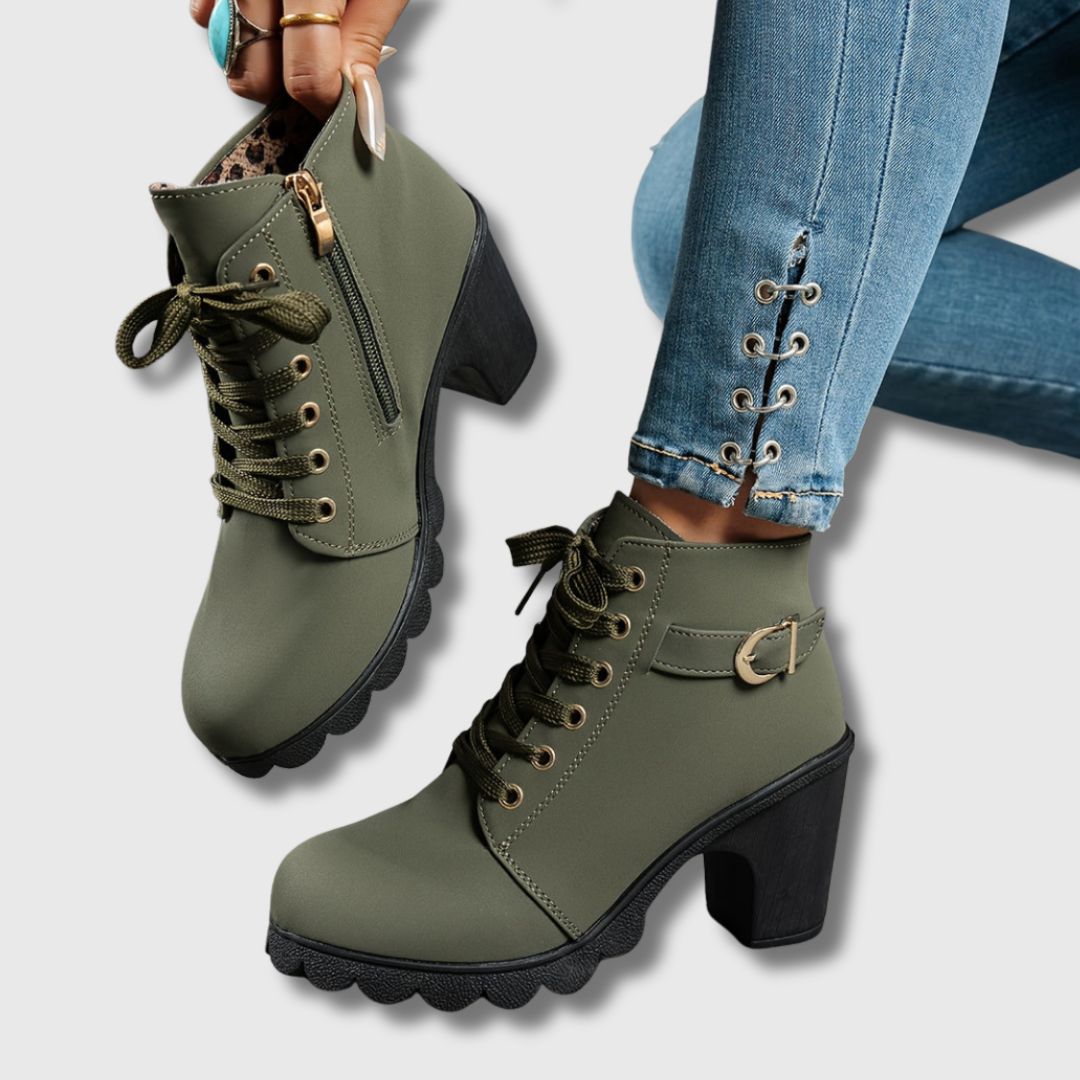 Botas Claire com Salto Médio e Detalhe Dourado