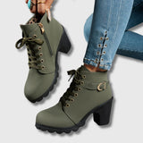 Botas Claire com Salto Médio e Detalhe Dourado
