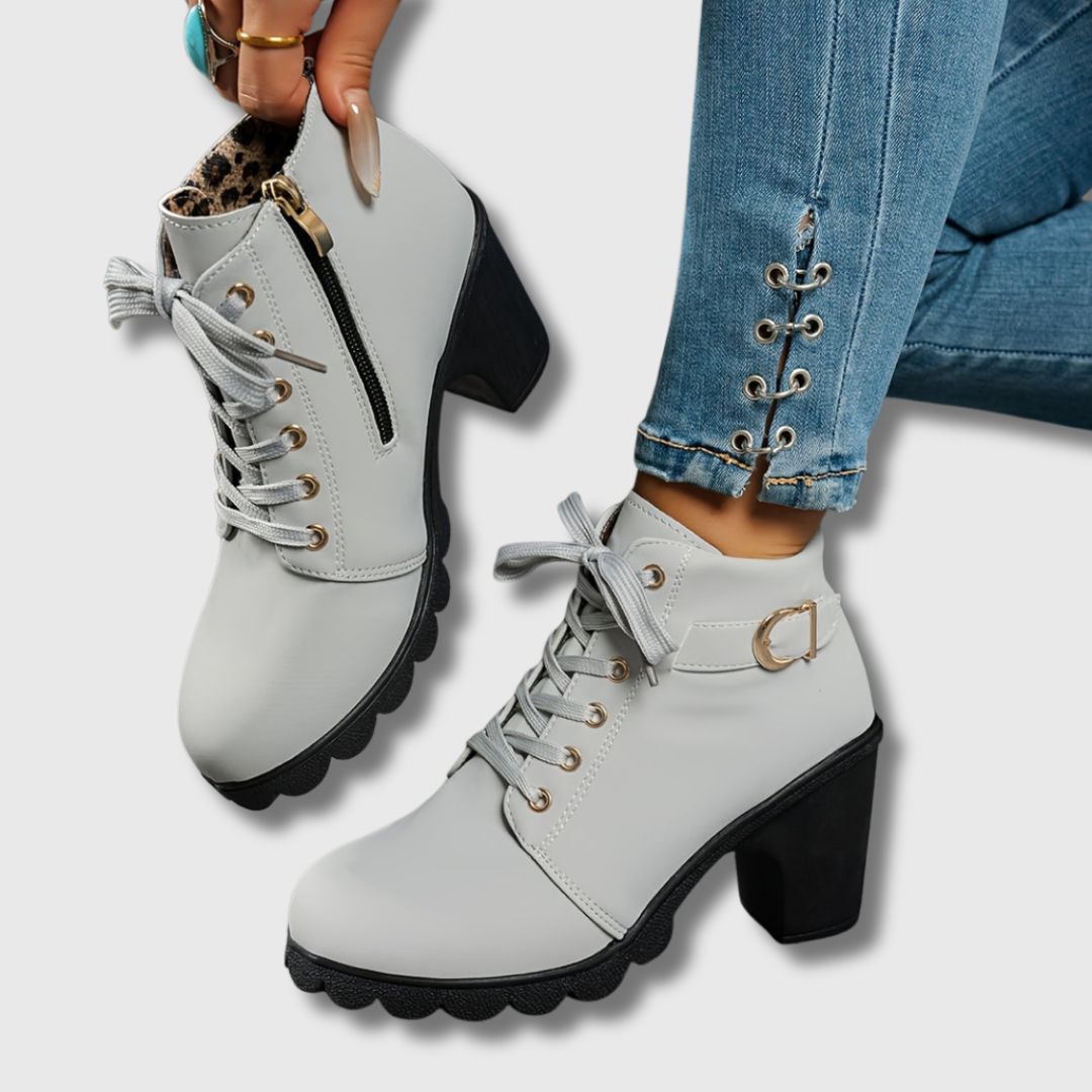 Botas Claire com Salto Médio e Detalhe Dourado