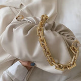 Verena | Bolsa feminina moderna com corrente dourada