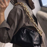 Verena | Bolsa feminina moderna com corrente dourada