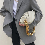 Verena | Bolsa feminina moderna com corrente dourada