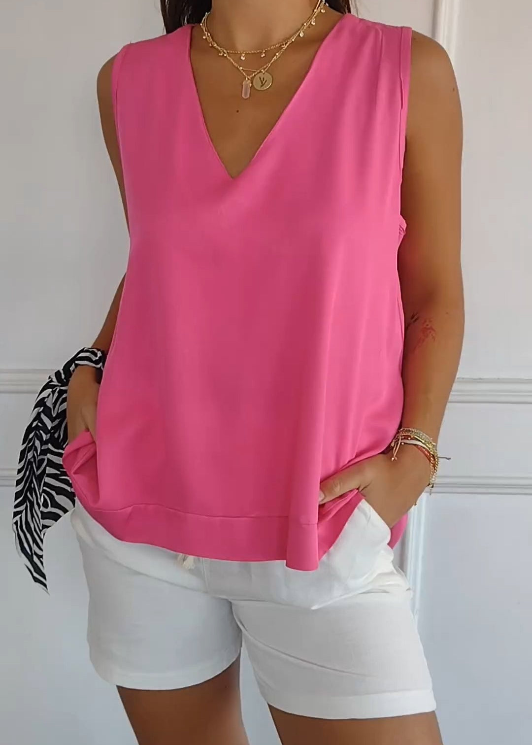 Nellie | Top elegante sem mangas com decote em V