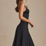 Vestido Midi A-Line com Detalhe de Laço em Preto