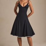 Vestido Midi A-Line com Detalhe de Laço em Preto